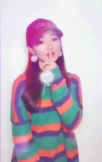 手势舞最新欧美动作视频,跟随最新动作视频，解锁潮流舞步！