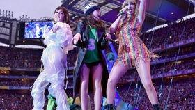 欧美明星在家唱歌视频,云端K歌秀风采