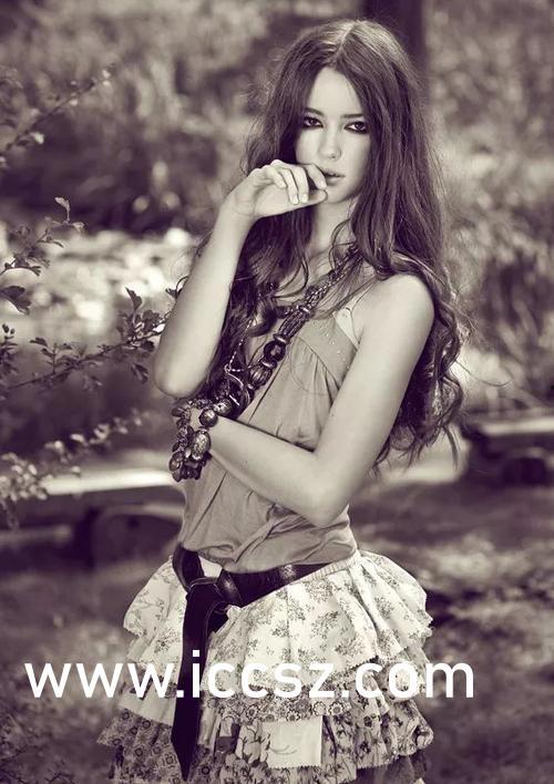 欧美模特女骑士广告视频