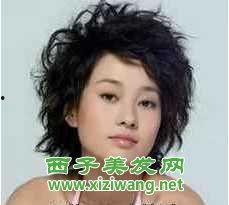 欧美女短卷发发型视频,轻松打造时尚短发造型