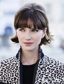 欧美女短卷发发型视频,轻松打造时尚短发造型