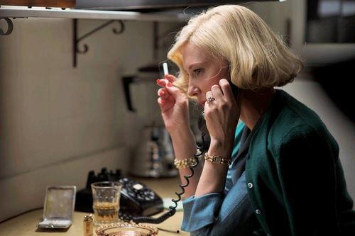 欧美女抽烟点烟视频