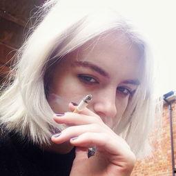 欧美女抽烟点烟视频